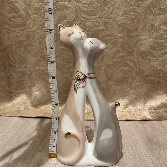 Cat Statue - Picture 2 of 3